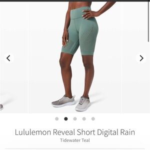 Lululemon Reveal Short Digital Rain
Tidewater Teal Size 4